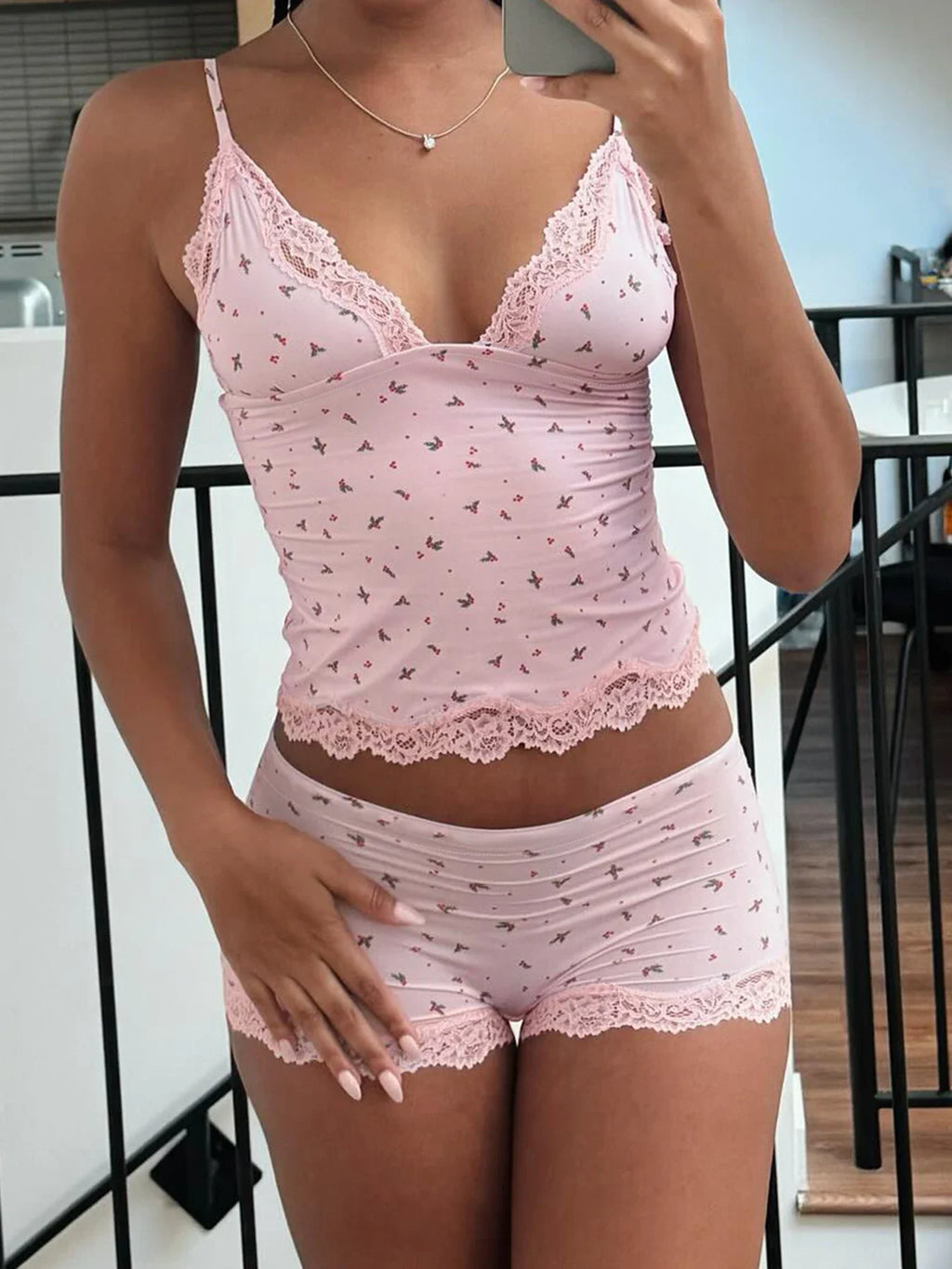 Ensemble de pyjama deux pièces d'été pour femmes, vêtements de nuit, dentelle florale rose, camisoles sans manches et shorts slim, vêtements de détente
